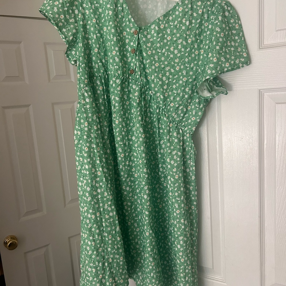Women's Green Floral Button-Front Dress